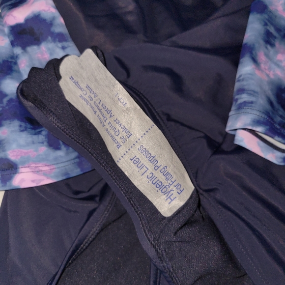 Extended zipper pull full coverage swim suit - Picture 4 of 5